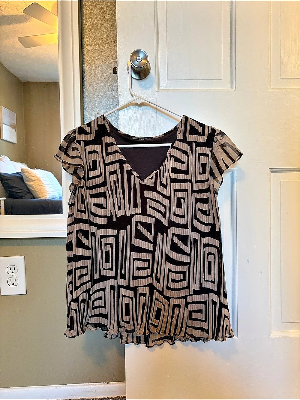 Adrianna Papell Geometric Short Sleeve Blouse in Black & Beige…Worn Twice